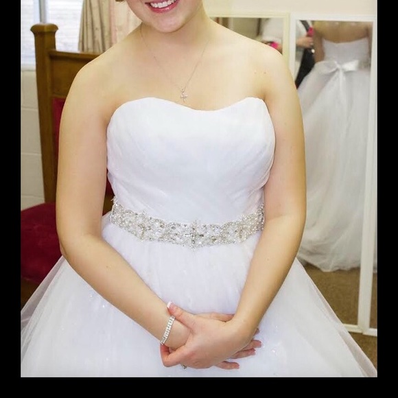 Wedding Dress - Picture 4 of 8